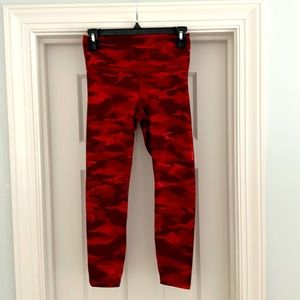Athlete, size SP, red camouflage leggings